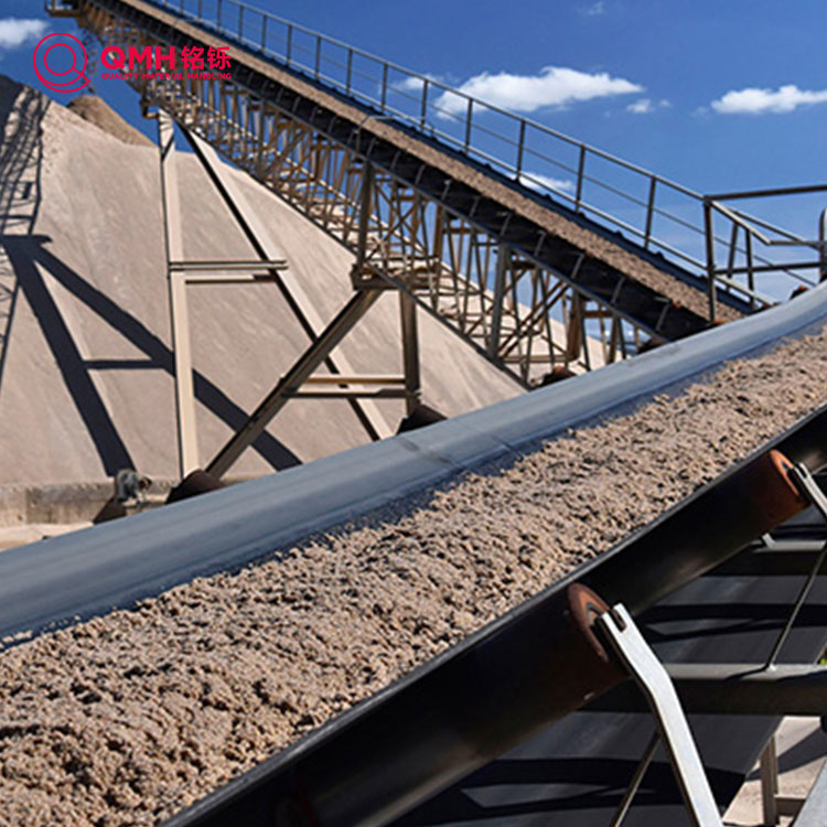 อะไรทำให้สายพานลำเลียงผ้าเป็นตัวเลือกที่ดีที่สุดสำหรับการขนถ่ายวัสดุสมัยใหม่